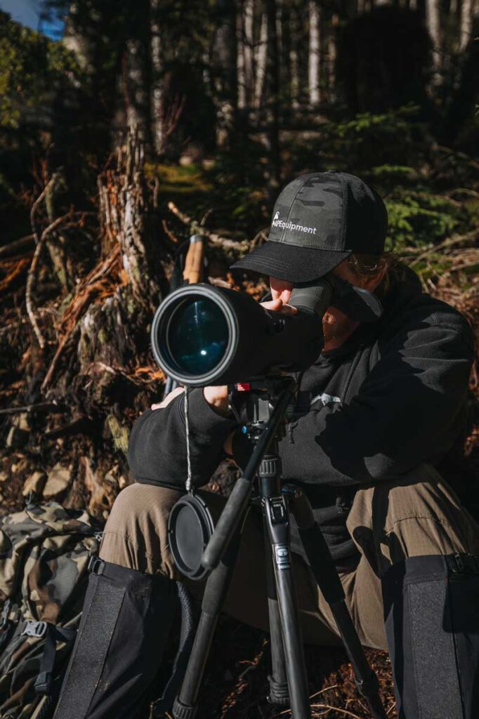 hunter-spotting-scope-with-ape-equipment-hat